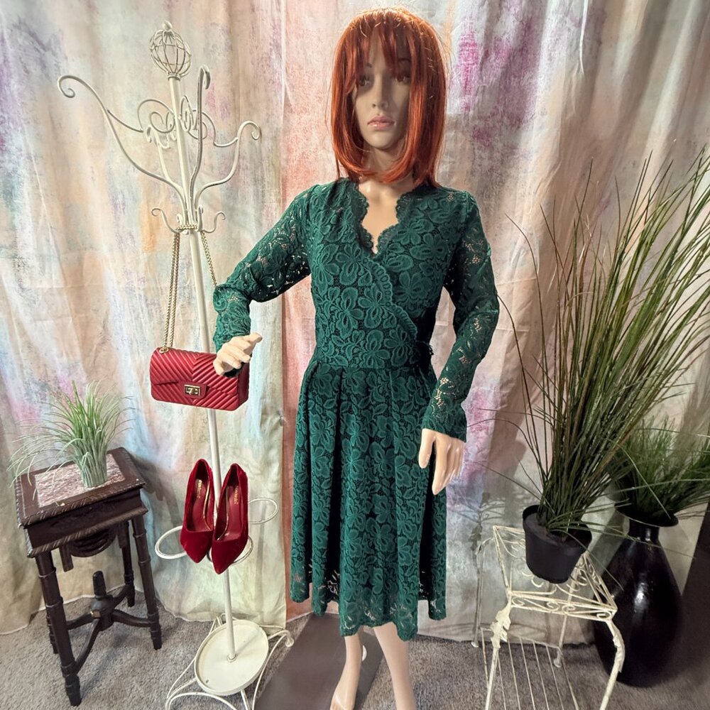 📌Miss May Vintage-Style Floral Lace Texture - Scalloped Edges Fit & Flare Dress